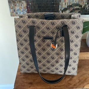 Dooney & Bourke shoulder purse